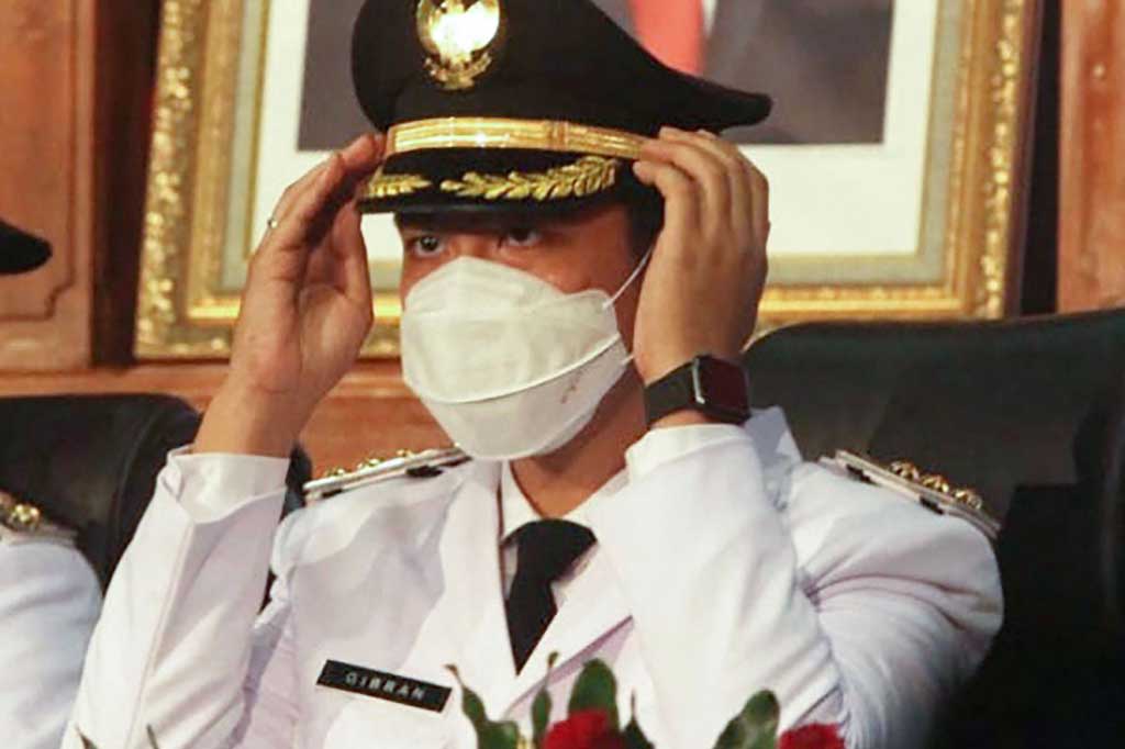 Gibran bersama Teguh usai acara pelantikan menyatakan  akan langsung melakukan blusukan untu kerja, kerja dan kerja. Bahkan, Gibran sudah menjadwalkan kunjungan kerja ke beberapa titik, di antaranya kunjungan kerja persiapan kegiatan vaksinasi di Pasar Gede Solo dan Pasar Klewer.