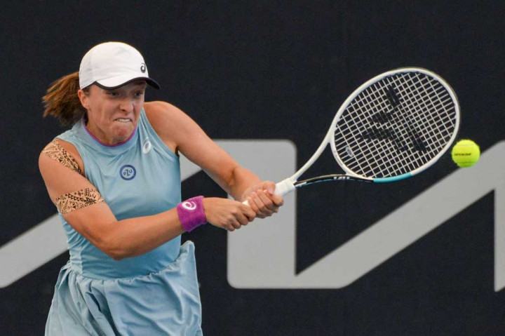 Swiatek memasuki Adelaide International dengan peringkat ke-18 --tertinggi dalam kariernya di dunia--, tetapi akan naik ke peringkat 16 sebagai hasil dari melaju ke final, dan bisa mencapai peringkat 15 jika menang melawan unggulan kedua Belinda Bencic atau Coco Gauff yang berusia 16 tahun.