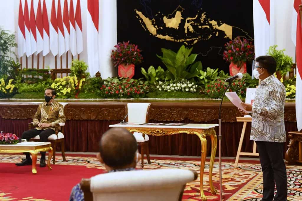 Presiden menyatakan bahwa pembangunan konektivitas berbagai lini tersebut adalah untuk merangkai Indonesia yang sangat besar.