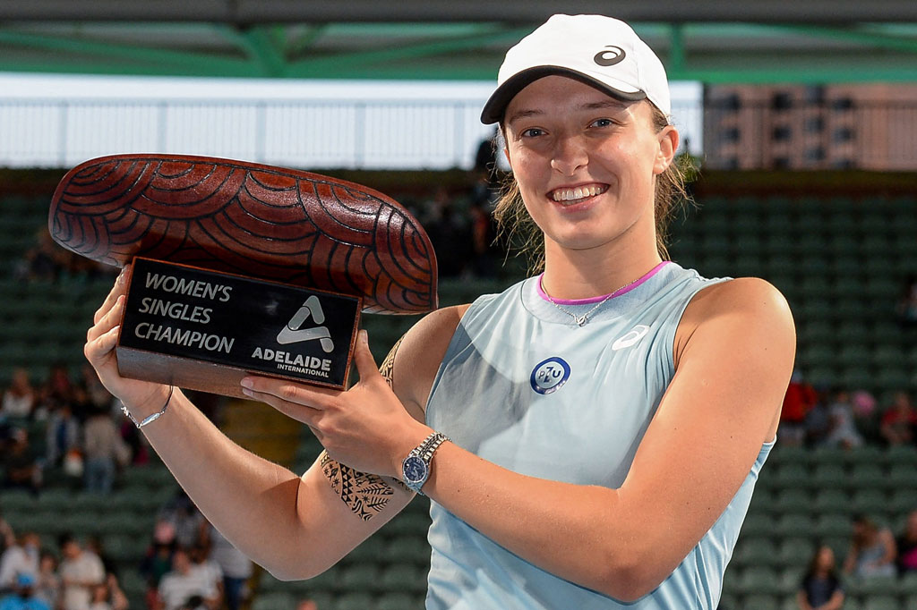 
Pemain Polandia berusia 19 tahun itu dalam performa terbaiknya saat ia menundukkan petenis Swiss, Bencic dengan skor 6-2, 6-2 untuk merebut gelar kedua dalam karirnya.