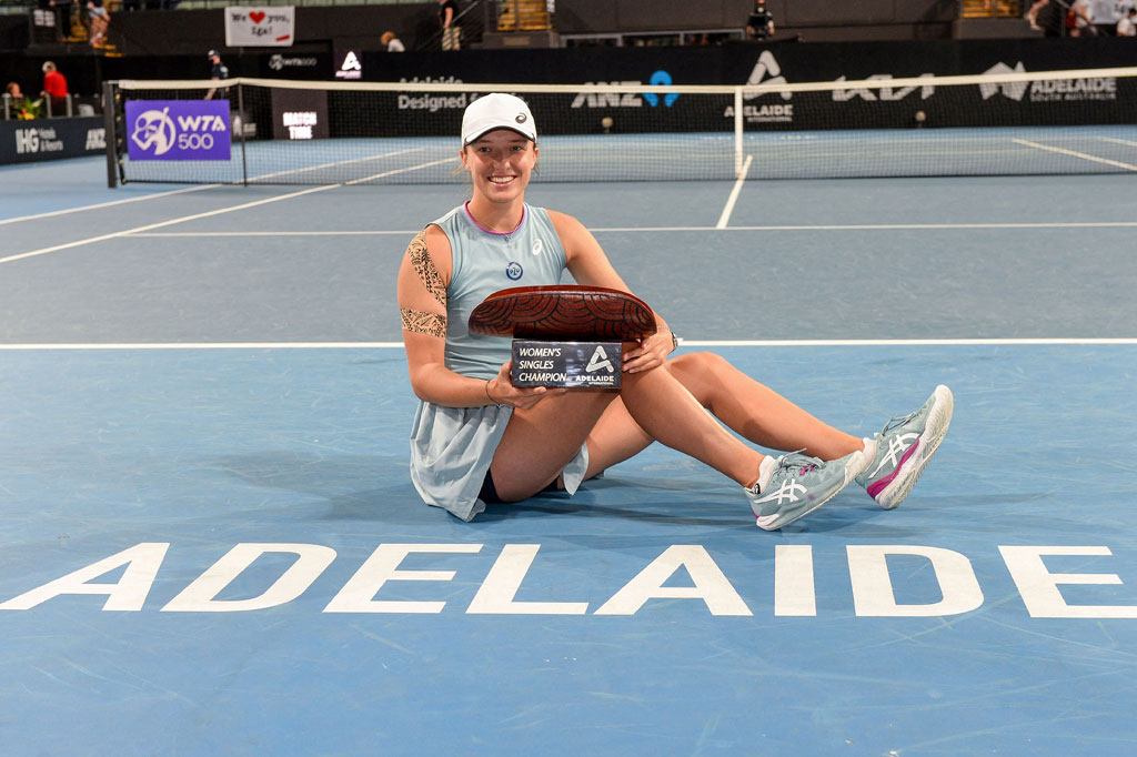 Swiatek menyeruak menjadi perhatian dunia tenis tahun lalu ketika ia juara di Roland Garros dengan mengalahkan peringkat enam dunia saat itu Sofia Kenin di final.