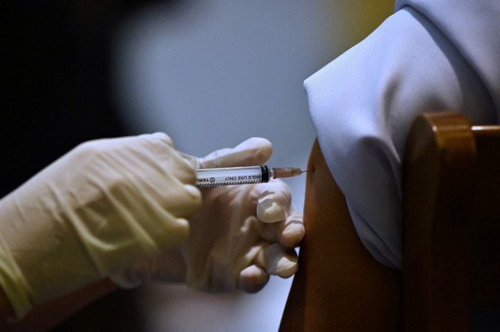 Thailand menerima 200.000 dosis pertama vaksin Sinovac dari Tiongkok dan 117.000 dosis impor vaksin AstraZeneca minggu ini.