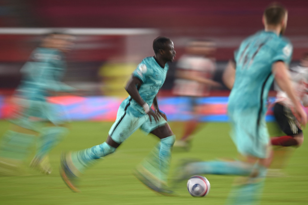 Lima menit berselang, Liverpool kembali membobol gawang Sheffield melalui tembakan Sadio Mane. Namun, gol itu dianulir karena hakim garis menganggap Mane berada dalam posisi offside.