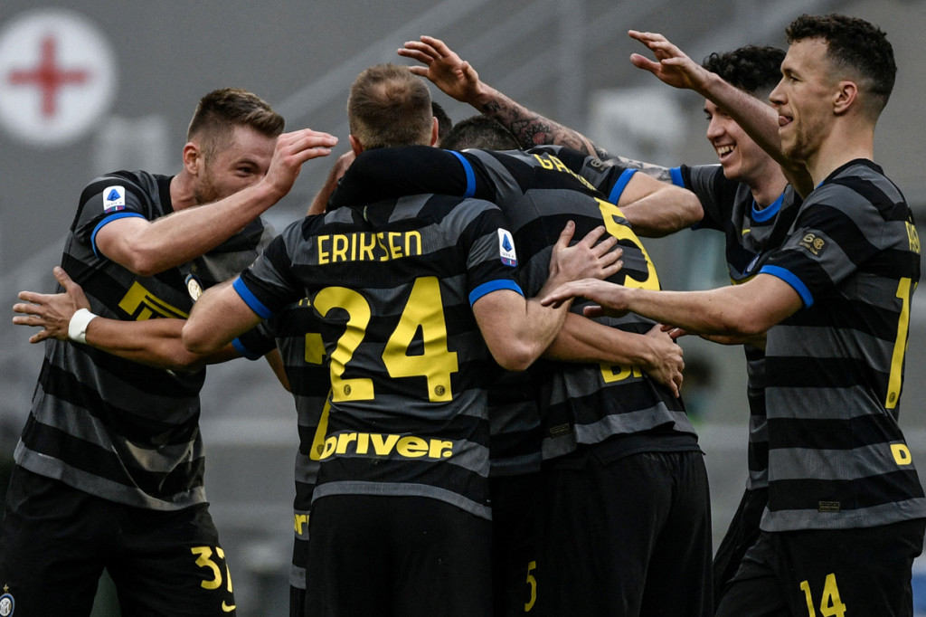 Kemenangan ini membawa Inter semakin kukuh di puncak klasemen dengan 56 poin. La Beneamata unggul tujuh angka dari AC Milan di posisi kedua.