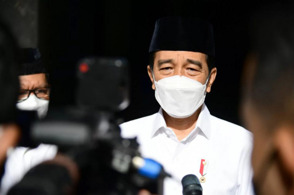 Jokowi mengaku mengenal Artidjo Alkostar sebagai penegak hukum memiliki kepribadian dan integritasnya yang tak perlu diragukan lagi. Artidjo Alkostar, kata Jokowi, menjadi teladan bagi para penegak hukum dan peradilan.