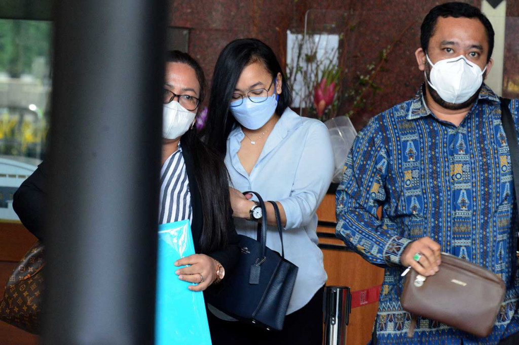 Tim penyidik Komisi Pemberantasan Korupsi (KPK) kembali memeriksa Komisaris PT Rajawali Parama Indonesia (RPI) Daning Saraswati.