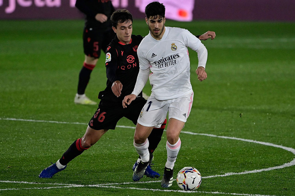 Sulitnya menembus kotak penalti lawan membuat para pemain El Real mencoba melepaskan tembakan dari luar kotak penalti, tetapi tak ada yang mengarah ke gawang. Tidak ada gol yang tercipta di babak pertama.