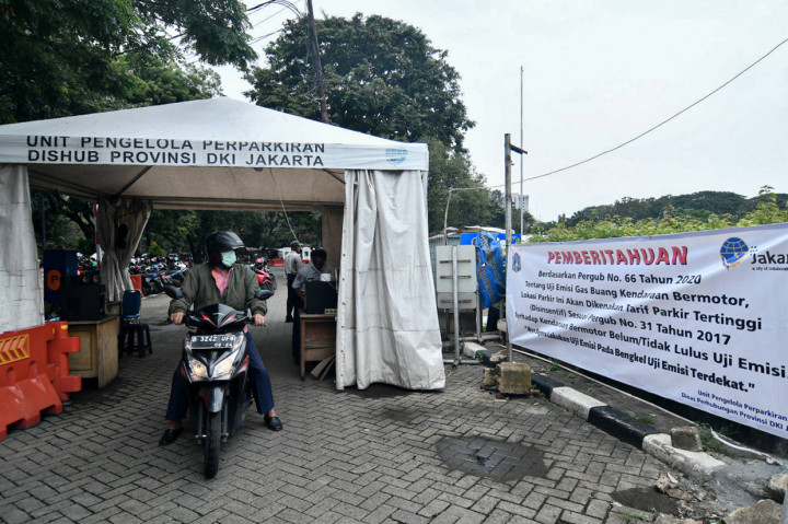 Dinas Perhubungan Provinsi DKI Jakarta mulai melakukan uji coba pemberian insentif parkir untuk kendaraan yang telah lulus uji emisi.