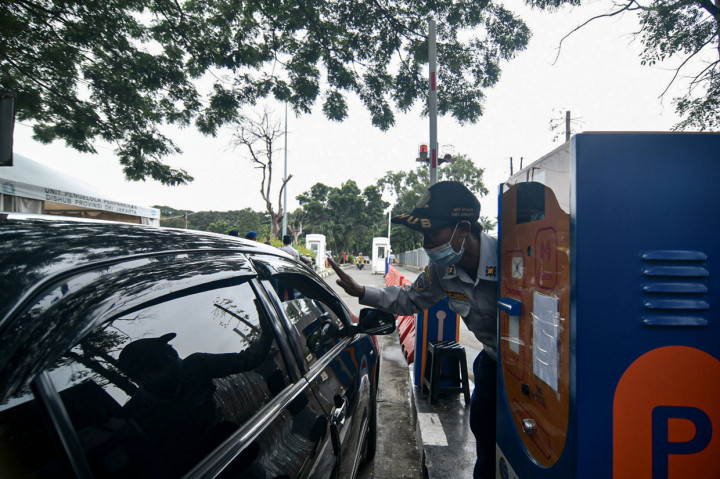 Dilansir dari akun Instagram resmi Dishub DKI Jakarta @dishubdkijakarta, untuk kendaraan yang dinyatakan lulus uji emisi akan mendapatkan tarif parkir rendah.