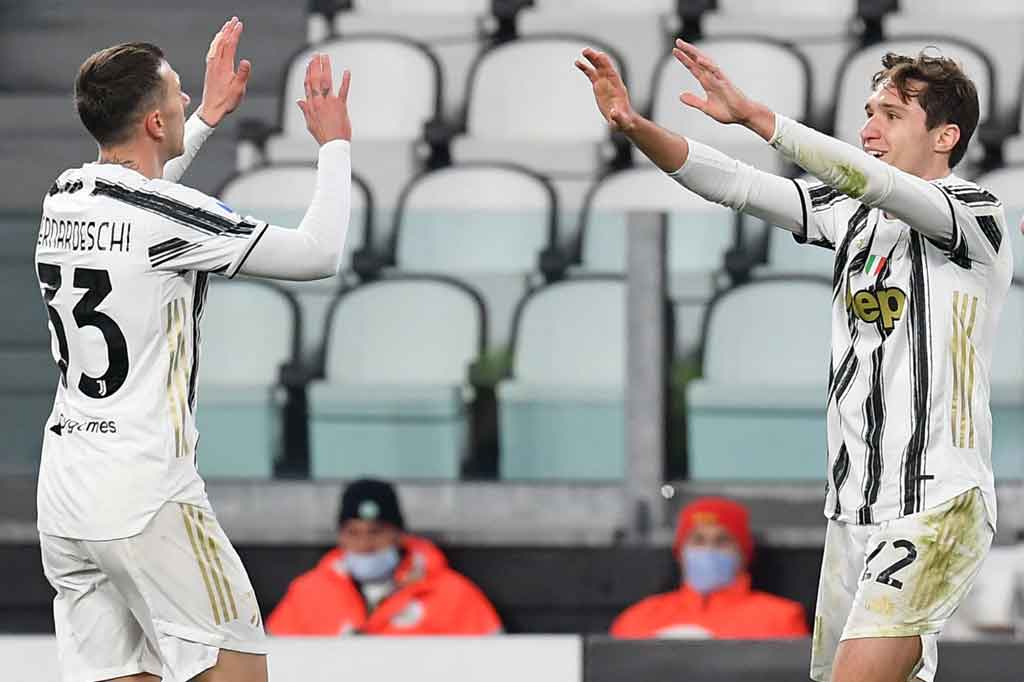 Keunggulan itu segera digandakan oleh Federico Chiesa yang dengan sigap menyambar sendiri bola muntah hasil tembakannya yang sempat dimentahkan oleh Provedel pada menit ke-71.