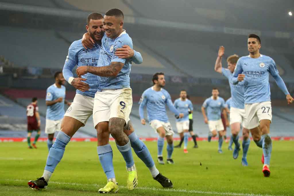 Pada menit kedua injury time, Jesus melengkapi kemenangan City menjadi 4-1 setelah golnya yang sempat dianulir oleh wasit akhirnya disahkan berkat bantuan VAR.