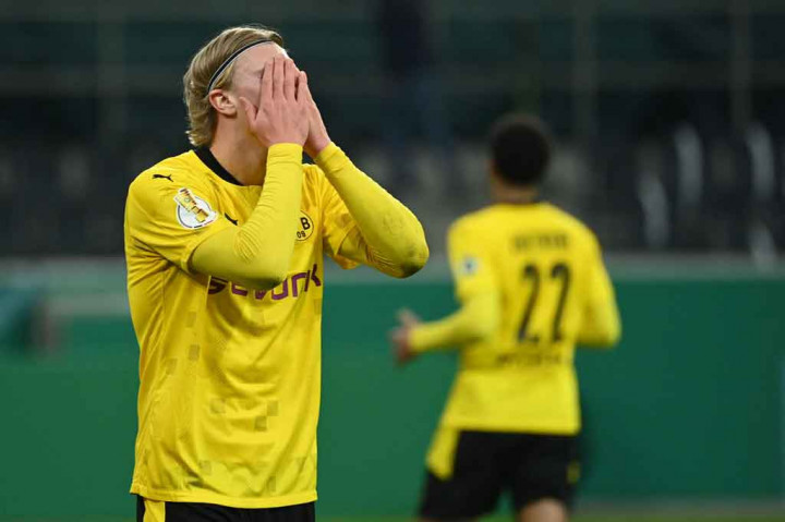 Gladbach berusaha membalas pada menit ke-80 melalui tembakan Plea yang kembali bisa diamankan Hitz. Sedangkan tiga menit kemudian sepakan dari luar kotak penalti Haaland dimentahkan kiper Tobbias Sippel.