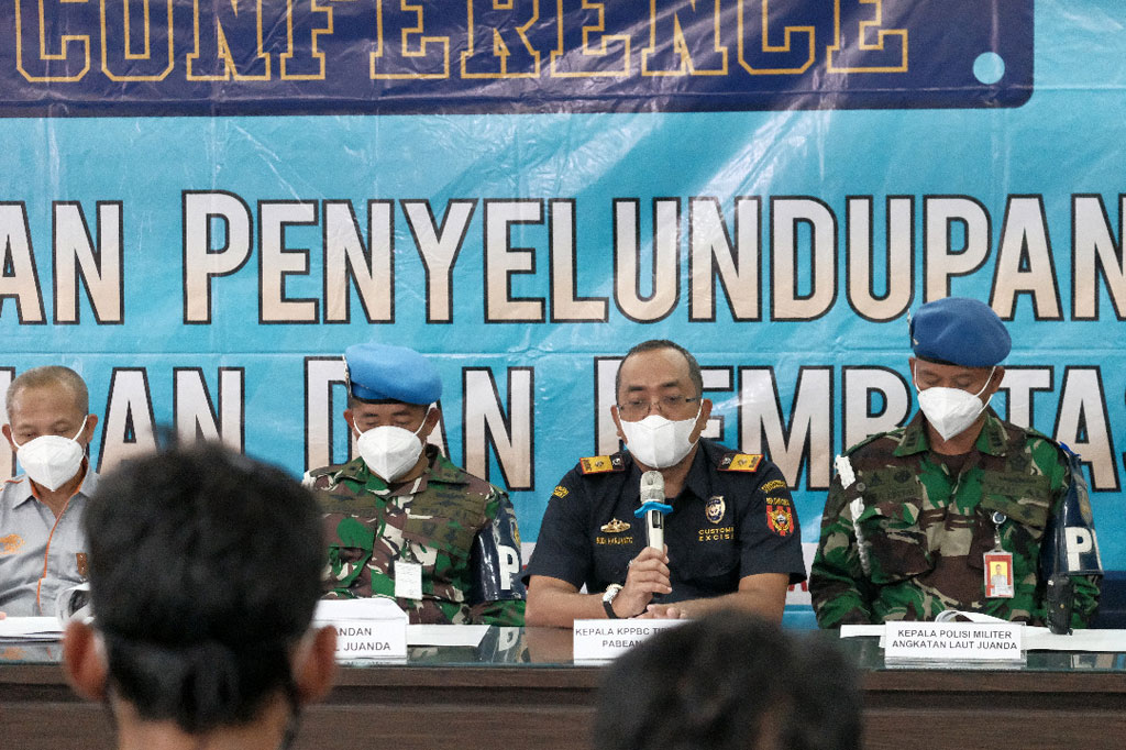 Keberhasilan penggagalan ini bermula saat petugas Seksi Penindakan dan Penyidikan (P2) Bea Cukai Juanda mendapatkan informasi dari Bea dan Cukai Batam terkait adanya penumpang membawa handphone tanpa dilengkapi dokumen pabean pada Sabtu lalu, 27 Februari 2021. Penumpang tersebut menggunakan pesawat Lion Air nomor penerbangan JT 972 dari Batam tujuan Surabaya.