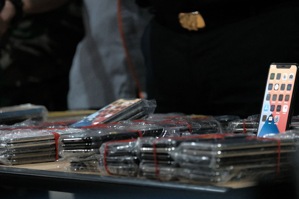 Semua barang selundupan tersebut tanpa dilengkapi kotak dan charger. Artinya barang tersebut kondisinya bukan baru atau bekas. Perkiraan nilai barang keseluruhan iPhone tersebut adalah Rp1,6 miliar. Potensi kerugian negara akibat penyelundupan iPhone dari Kawasan Bebas Batam mencapai sekitar Rp470 juta.