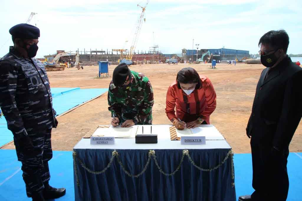 Launching kapal ditandai dengan penekanan tombol sirine oleh KSAL Laksamana Yudo Margono didampingi Kepala Badan Sarana Pertahanan (Kabaranahan) Kemhan RI Marsda Yusuf Jauhari dan Komisaris PT Bandar Abadi Stanly Rojali.