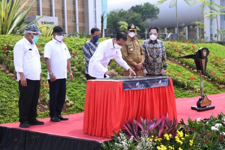 Presiden Joko Widodo meresmikan kampus baru Universitas Sultan Ageng Tirtayasa (Untirta) di Sindangsari, Serang, Banten.