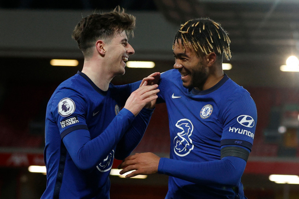 Chelsea balik ke posisi empat besar dengan 47 poin. Persaingan ke zona Liga Champions makin panas. 