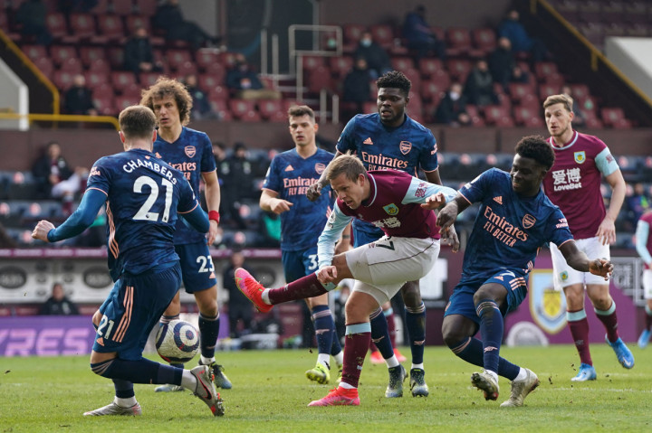 Arsenal berhadapan dengan Burnley dalam lanjutan Liga Inggris di Turf Moor. Meriam London yang tampil habis-habisan di jelang akhir laga, harus puas imbang 1-1.