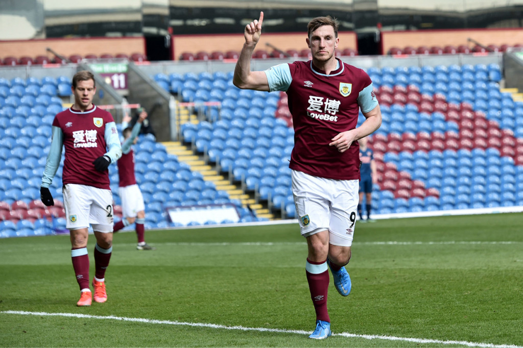 Chris Wood melakukan selebrasi usai mencetak gol ke gawang Arsenal.