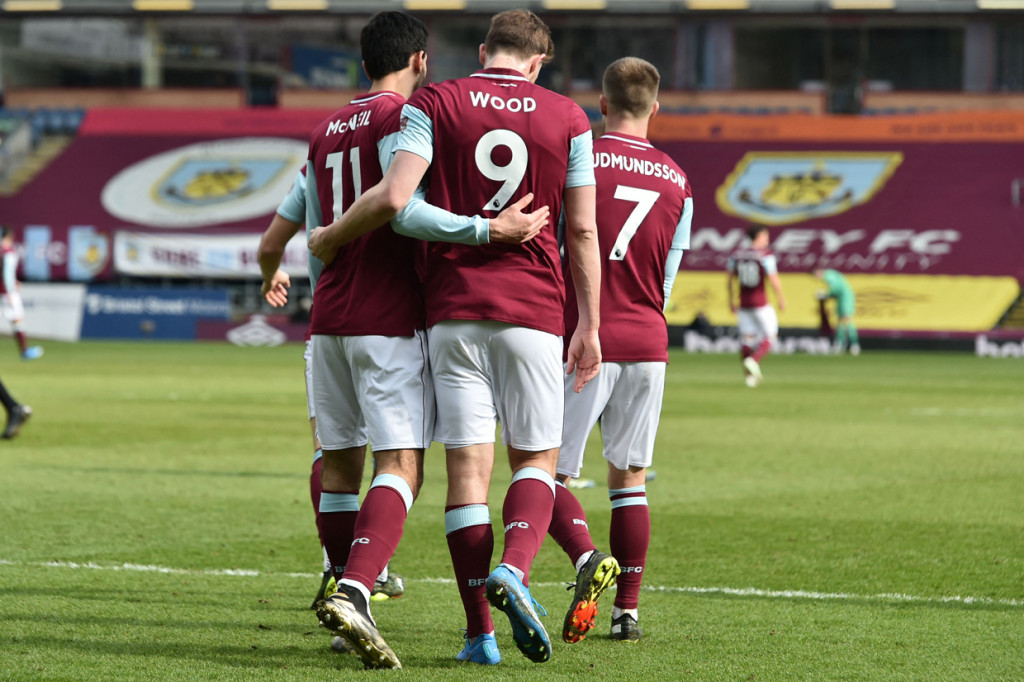 Sementara Burnley duduk di posisi ke-15 dengan 30 angka.