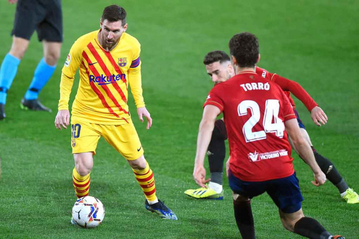 Memasuki babak kedua, Barcelona tidak mengendurkan serangan dan berpeluang memperbesar keunggulan pada menit ke-48. Sayang bola sepakan jarak jauh Messi ke pojok kanan gawang bisa dibendung Herrera.