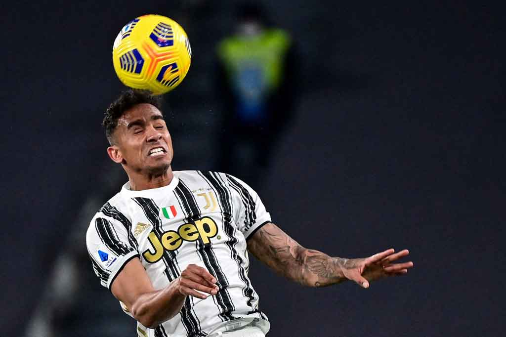 Ketinggalan satu gol membuat Juventus meningkatkan intensitas serangan dan mendapatkan peluang emas lewat Danilo yang berdiri bebas menyambut umpan silang Federico Bernardeschi. Sayang sundulannya melenceng di sisi gawang pada menit ke-38.