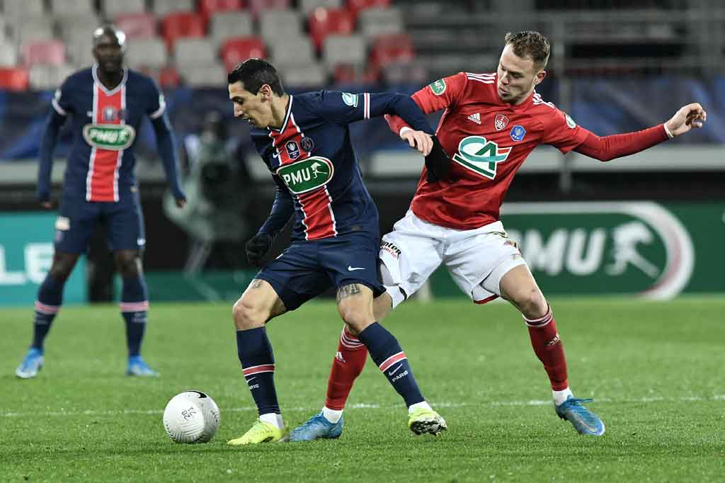 Di babak kedua Angel Di Maria dimasukkan untuk penampilan pertama dalam lima laga terakhir akibat cedera paha.