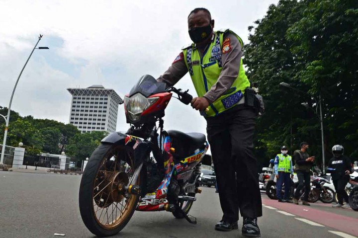 Direktur Lalu Lintas Polda Metro Jaya Kombes Sambodo Purnomo Yogo menyatakan, Jalan Medan Merdeka Utara dan Medan Merdeka Selatan tidak boleh dilalui Kendaraan berknalpot bising. Selain itu, skenario penutupan jalan di kawasan sekitar Monas pada Sabtu dan Minggu juga telah disiapkan.