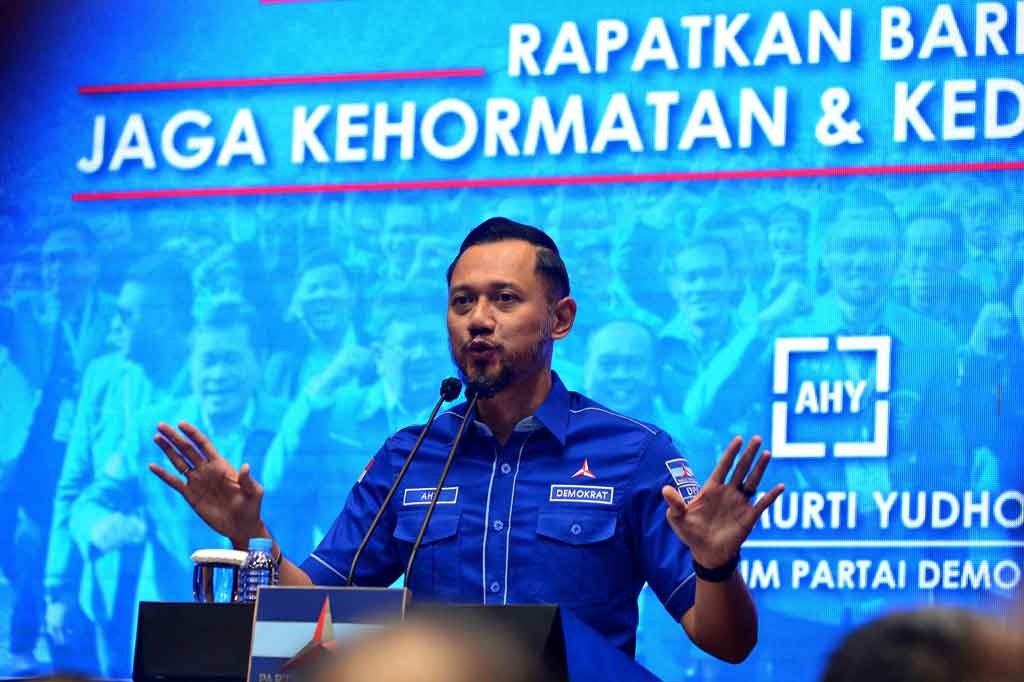 Ketua Umum (Ketum) Partai Demokrat Agus Harimurti Yudhoyono (AHY) menegaskan jajaran pengurus dan kader masih tetap solid meskipun ada ketua tandingan yang dipilih lewat kongres luar biasa (KLB) partai di Deli Serdang, Sumatera Utara.