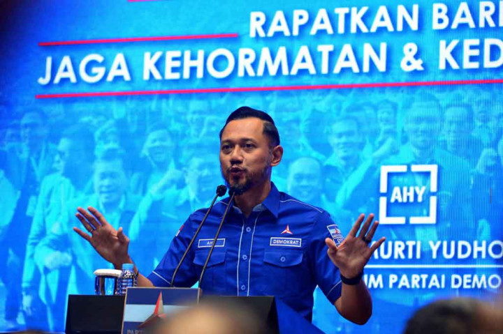 Ketua Umum (Ketum) Partai Demokrat Agus Harimurti Yudhoyono (AHY) menegaskan jajaran pengurus dan kader masih tetap solid meskipun ada ketua tandingan yang dipilih lewat kongres luar biasa (KLB) partai di Deli Serdang, Sumatera Utara.