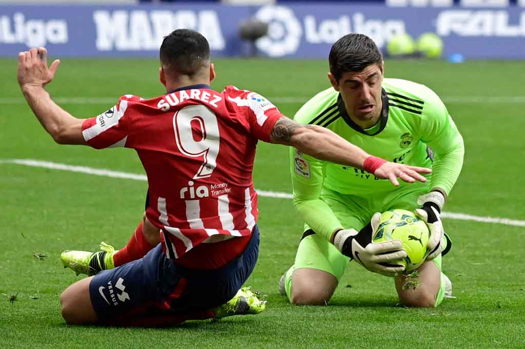 Di babak kedua, Atletico masih mengendalikan permainan. Pada menit ke-55, Luis Suarez nyaris menggandakan skor, hanya saja tendangannya masih bisa diredam Courtois.
