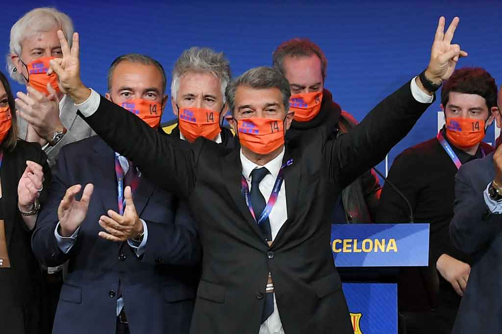 Joan Laporta meluapkan kegembiraan usai terpilih kembali sebagai Presiden Barcelona pada Senin, 8 Maret 2021 dini hari WIB, dengan perolehan suara lebih dari 54 persen. Janji utama Laporta dalam pemilihan kali ini adalah mempertahankan Lionel Messi di Camp Nou.