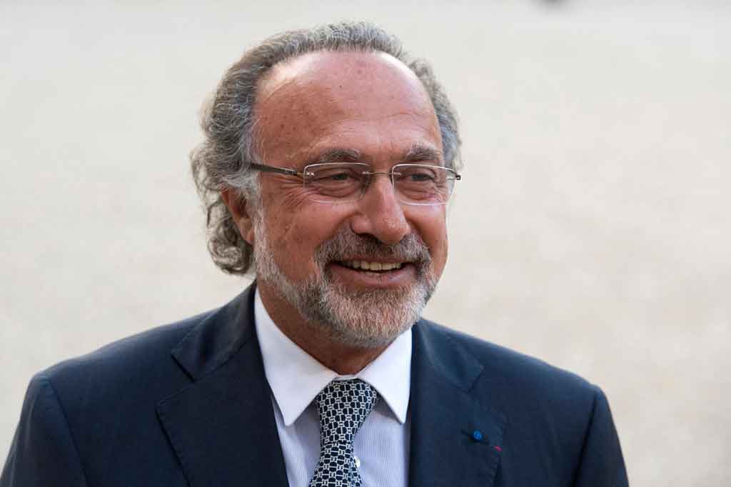 Miliarder Prancis Olivier Dassault, seorang politisi dan keturunan keluarga pembuat pesawat Dassault, meninggal dalam kecelakaan helikopter pada Minggu, 7 Maret 2021 waktu setempat.