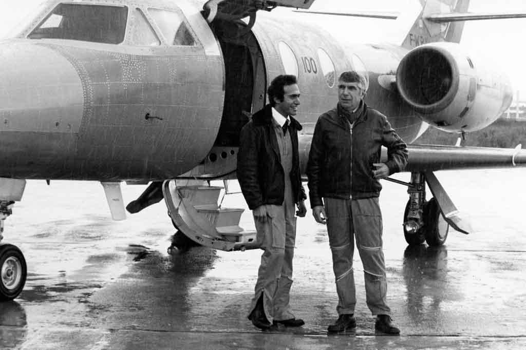 Badan investigasi kecelakaan udara nasional Prancis, BEA, mengatakan dalam sebuah tweet bahwa kecelakaan yang menimpa Dassault terjadi tak lama setelah helikopter lepas landas dari lahan pribadi. Cuaca di Deauville cerah dengan angin sepoi-sepoi pada hari Minggu.