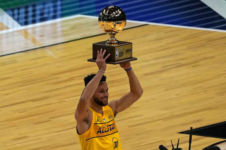 Mencetak 28 poin dalam perlombaan tersebut, Curry unggul satu poin atas guard Utah Jazz Mike Conley di babak final.