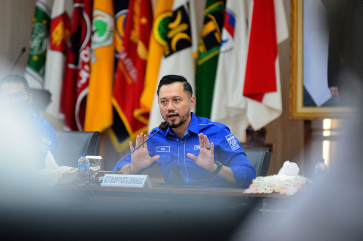 Sementara itu Plt Ketua KPU Ilham Saputra menyampaikan keprihatinan terhadap kemelut di Partai Demokrat dan ia memastikan sistem informasi digital KPU masih mencatat AHY sebagai ketua umum partai.