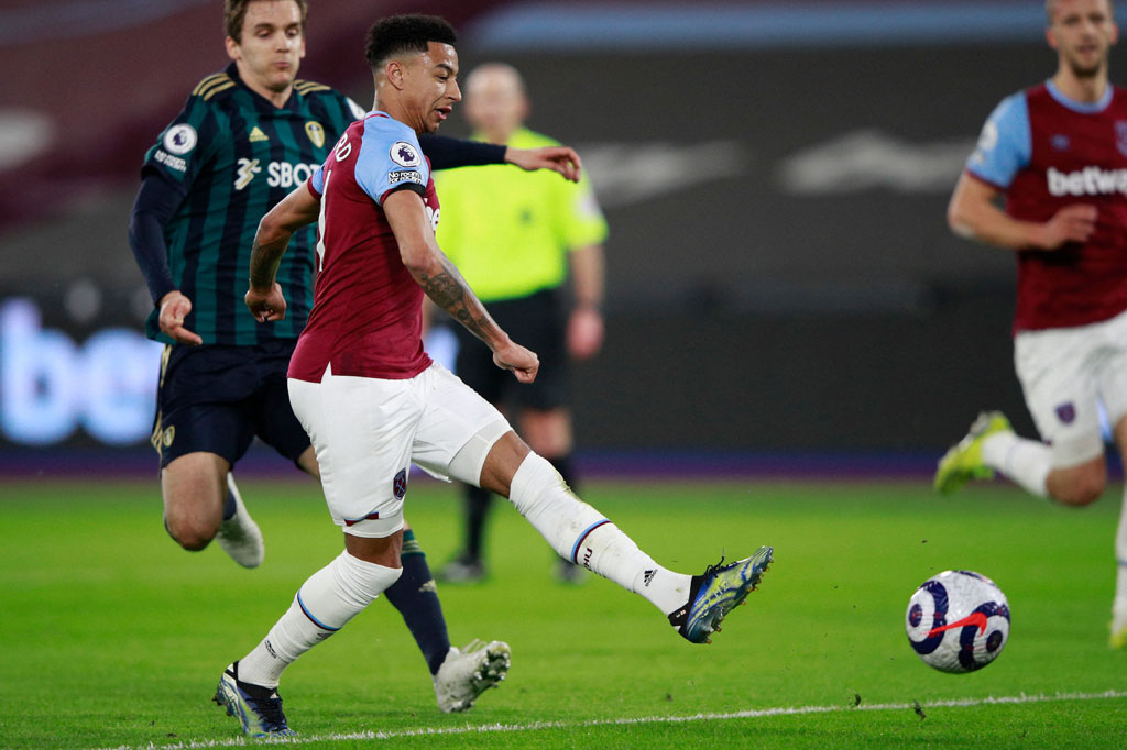 Hasilnya, The Hammers berhasil memecah kebuntuan pada menit ke-21. Jesse Lingard memanfaatkan bola muntah setelah tendangan penaltinya dimentahkan kiper Illan Meslier.