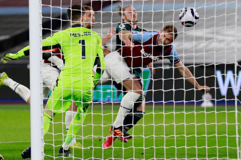 Craig Dawson menggandakan keunggulan tuan rumah lewat gol yang dia lesakkan dari sundulan tujuh menit kemudian.