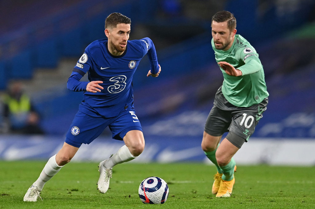 The Blues berpeluang memecah kebuntuan pada menit ke-16 lewat Jorginho. Namun sayang tembakannya masih menyamping.