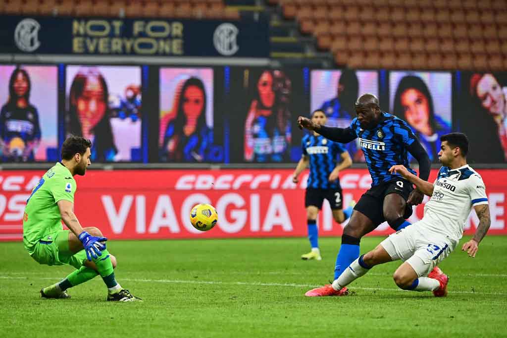 Sementara itu percobaan oleh Lukaku masih dapat dimentahkan oleh pemain belakang Atalanta Cristian Romero.