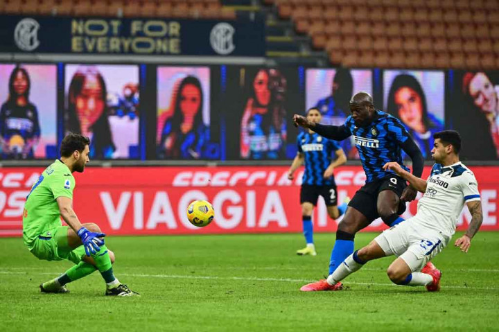 Sementara itu percobaan oleh Lukaku masih dapat dimentahkan oleh pemain belakang Atalanta Cristian Romero.