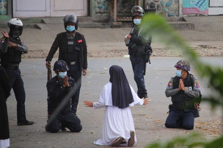 Menceritakan kejadian mengerikan di pagi hari, dia mengatakan kepada Sky News: