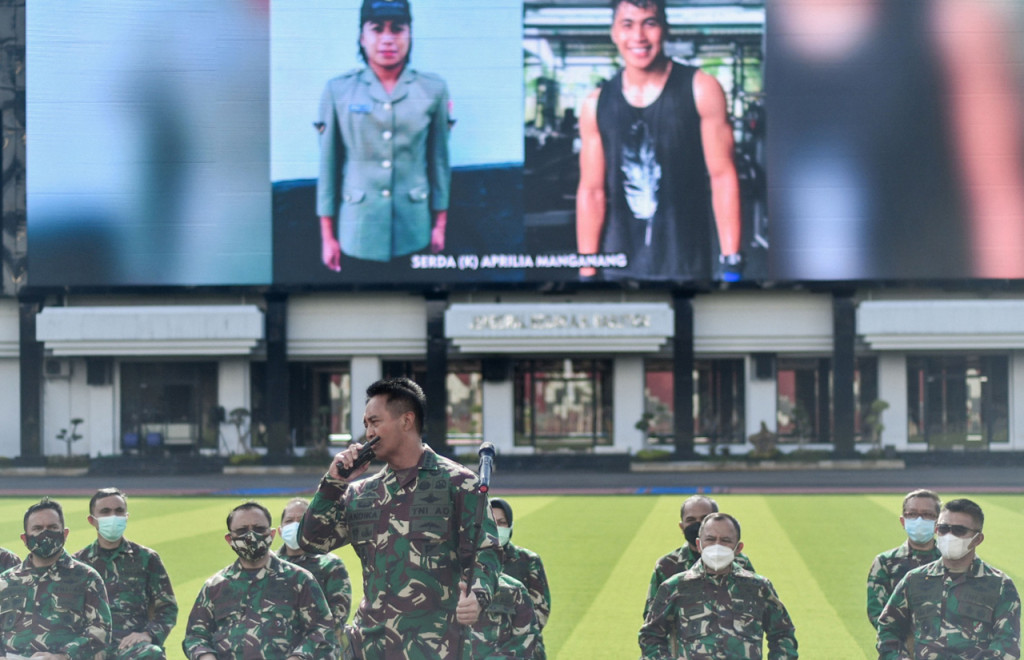 Anggota TNI sekaligus eks atlet voli wanita, Serda Aprilia Manganang dipastikan sebagai laki-laki usai menjalani pemeriksaan medis pada Februari 2021 di RSPAD Gatot Subroto, Jakarta Pusat.