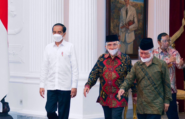 Jakarta: Presiden Joko Widodo (Jokowi) menerima Tim Pengawal Peristiwa Pembunuhan (TP3) enam laskar Front Pembela Islam (FPI) pengawal Muhammad Rizieq Shihab di Istana Merdeka, Jakarta.