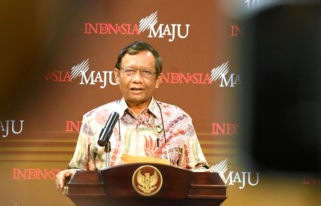 Menko Polhukam juga menegaskan bahwa Presiden Joko Widodo dan pemerintah sama sekali tidak ikut campur dalam penyelidikan yang dilakukan oleh Komnas HAM terkait peristiwa tersebut.