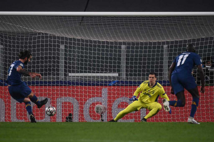 Porto lantas mampu mencuri keunggulan pada menit ke-19 saat Sergio Oliveira mengonversi tendangan penalti, setelah Taremi dijatuhkan oleh Merih Demiral di dalam area terlarang.