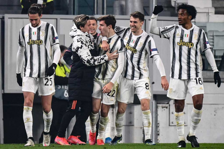 Juve akhirnya mampu berbalik memimpin 2-1 pada menit ke-63 saat Chiesa bisa menghindari jebakan offside untuk menanduk umpan silang kiriman Juan Cuadrado ke pojok kiri atas gawang. VAR sekali lagi meninjau dugaan offside, sebelum gol itu akhirnya disahkan.