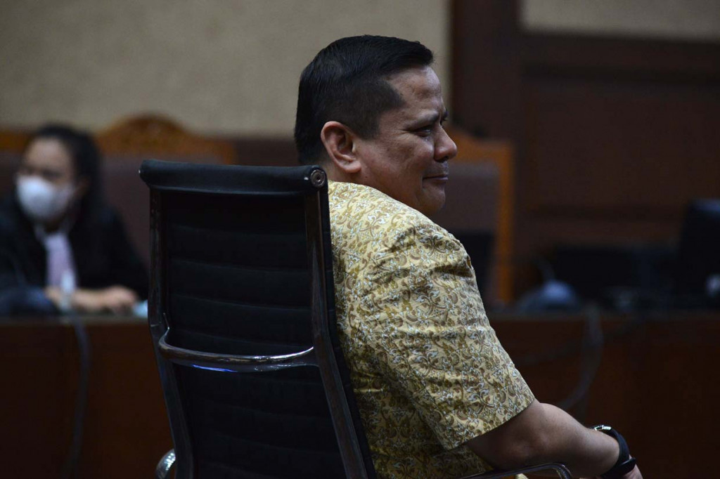 Mantan Kadiv Hubinter Polri Irjen Napoleon Bonaparte divonis 4 tahun penjara ditambah denda Rp100 juta subsider 6 bulan kurungan.