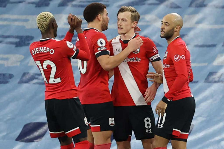 Satu menit kemudian, Southampton menghidupkan asa mereka ketika Che Adams mencetak gol balasan untuk memperkecil ketertinggalan menjadi 2-4 usai memanfaatkan keteledoran pertahanan City.