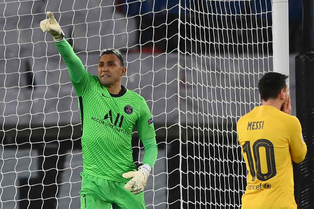 Barca lantas mendapat hadiah tendangan penalti pada masa-masa terakhir babak pertama setelah Kurzawa dianggap melanggar Antoine Griezmann. Sayang eksekusi penalti Messi bisa ditebak dan dimentahkan oleh Navas.